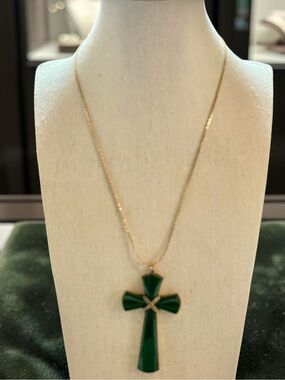Vintage Avon Juliet Cross Pendant  Necklace Faux Jade Lucite